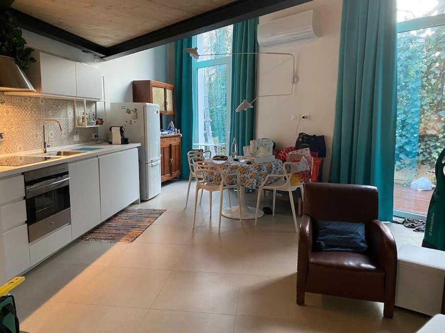Appartement Open Space City Center Con Terrazzo E Due Bagni Milaan