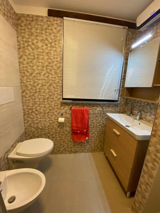 Open Space City Center Con Terrazzo E Due Bagni * Milaan