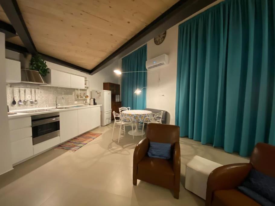 Open Space City Center Con Terrazzo E Due Bagni * Milaan